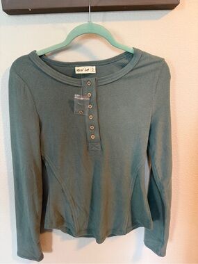 New in  Ribbed Long-Sleeve Henley Top in Sage